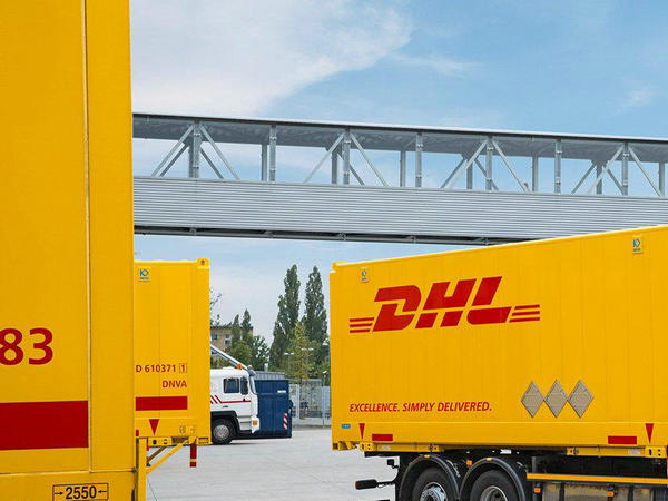 國(guó)際快遞通常使用飛機(jī)作為主要的運(yùn)輸工具